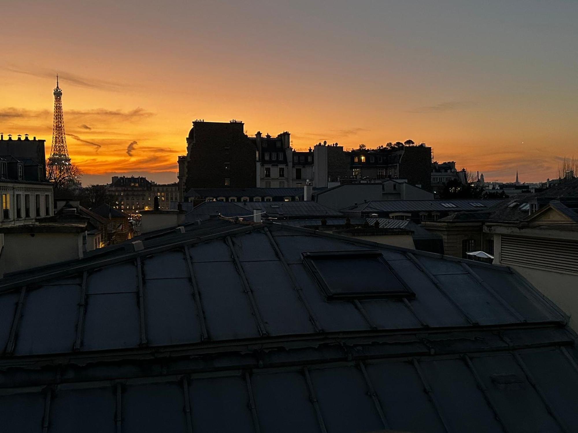 Apartment View Eiffel Tower